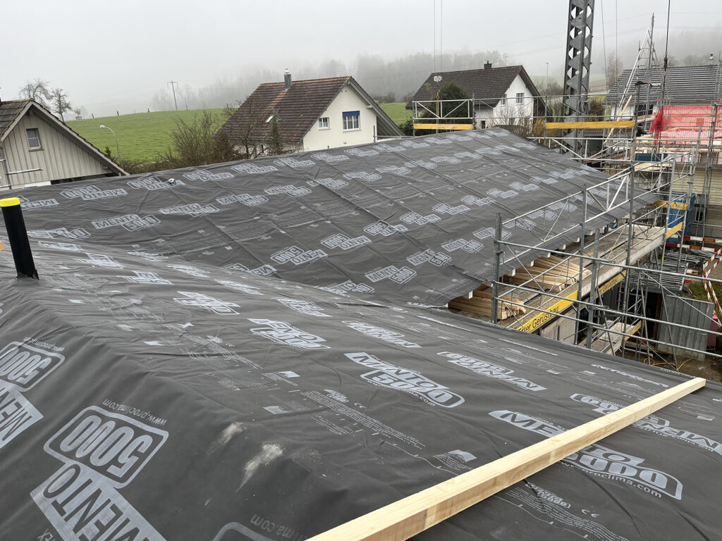 Neu in Deutschland: der pro clima Vorkonfektionier-Service für  Unterdeck- und Luftdichtungsbahnen